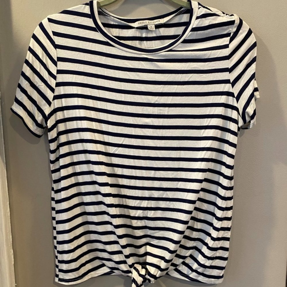 T-shirt with tie front